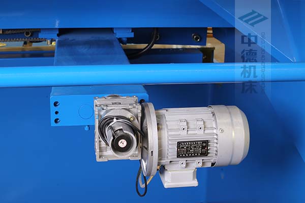 ZDS-1632后擋料AC電機與減速器一體，故障少，速度快.jpg