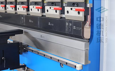 ZDPK-10025分段數(shù)控模具及高精度模具快夾，換模速度快5倍，加高型模托是門業(yè)制造專業(yè)配置.jpg