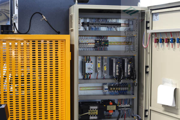 ZDPE10025-ESTUN原廠適配電氣箱總成，抗干擾能力強(qiáng)，電氣運(yùn)行穩(wěn)定.jpg