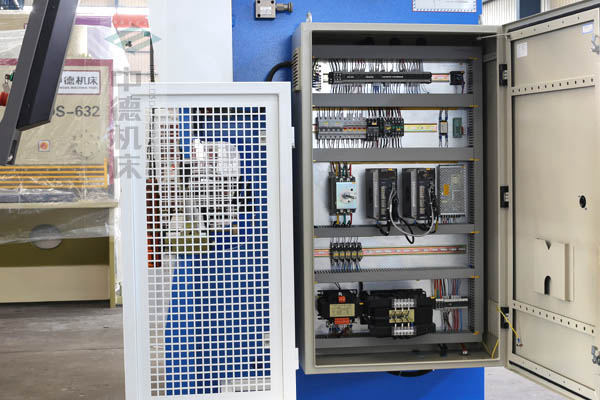 ZDPK-4015采用法國進口施耐德元氣件，抗干擾，穩(wěn)定耐用壽命長.jpg